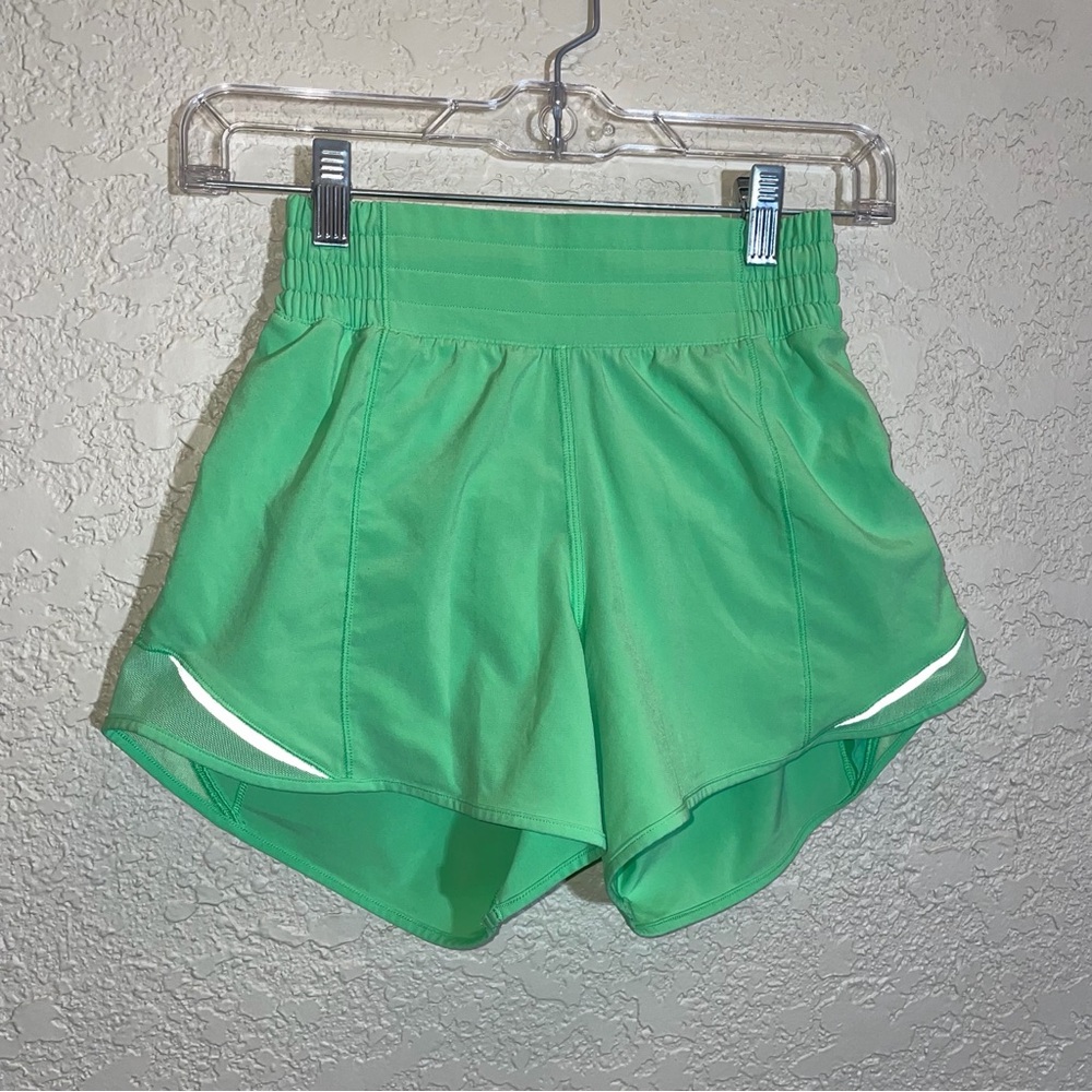 Lululemon Hotty Hot High-Rise Lined Short 4" Pistachio green